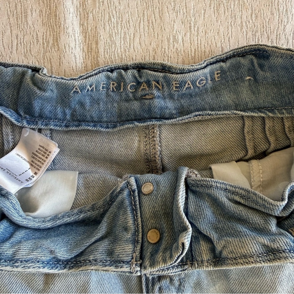 American Eagle Womens Size 2 Blue Denim Paperbag Waist Mom Shorts - Picture 4 of 16